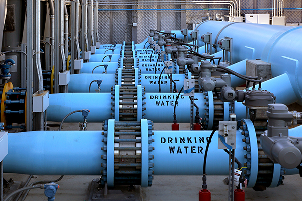 Epoxy coated ductile iron pipeline valves for corrosion resistant drinking water systems